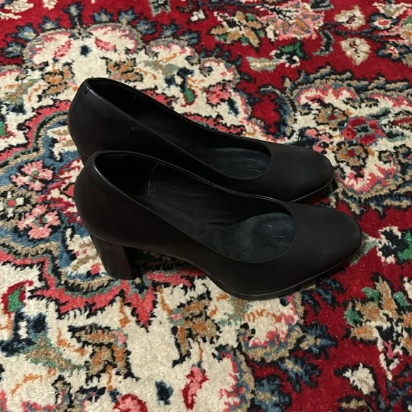 Black Clarks Heels - Picture 2 of 4